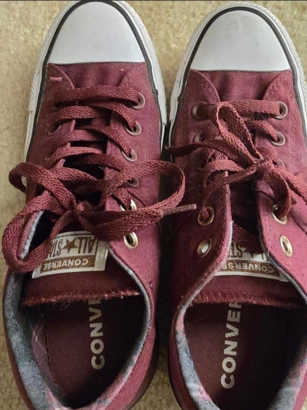 Converse Chuck Taylor Low Top Sneakers - Burgundy